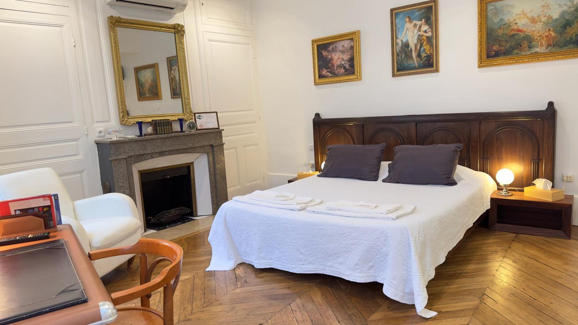 Chambre De Charme Au Coeur Du Vieux Valence - Confort & Calme Bagian luar foto