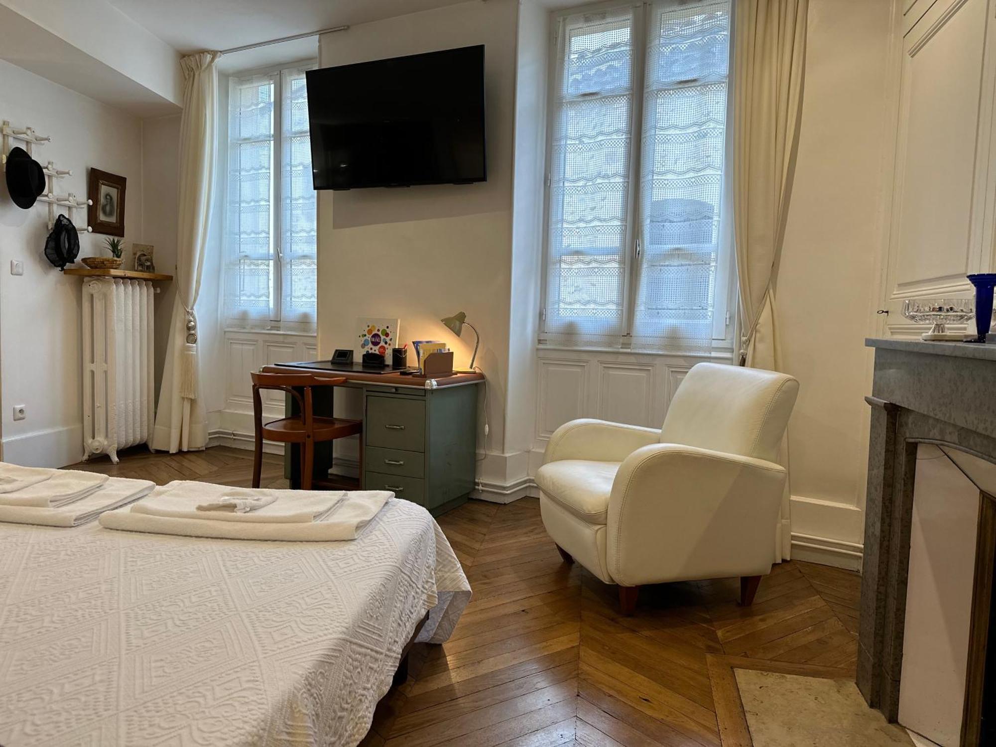 Chambre De Charme Au Coeur Du Vieux Valence - Confort & Calme Bagian luar foto