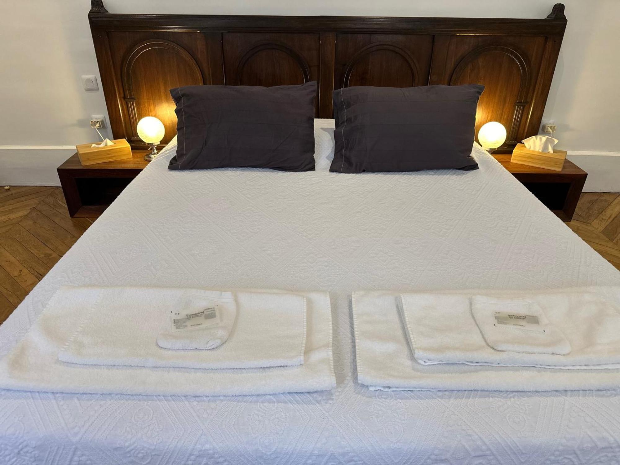 Chambre De Charme Au Coeur Du Vieux Valence - Confort & Calme Bagian luar foto