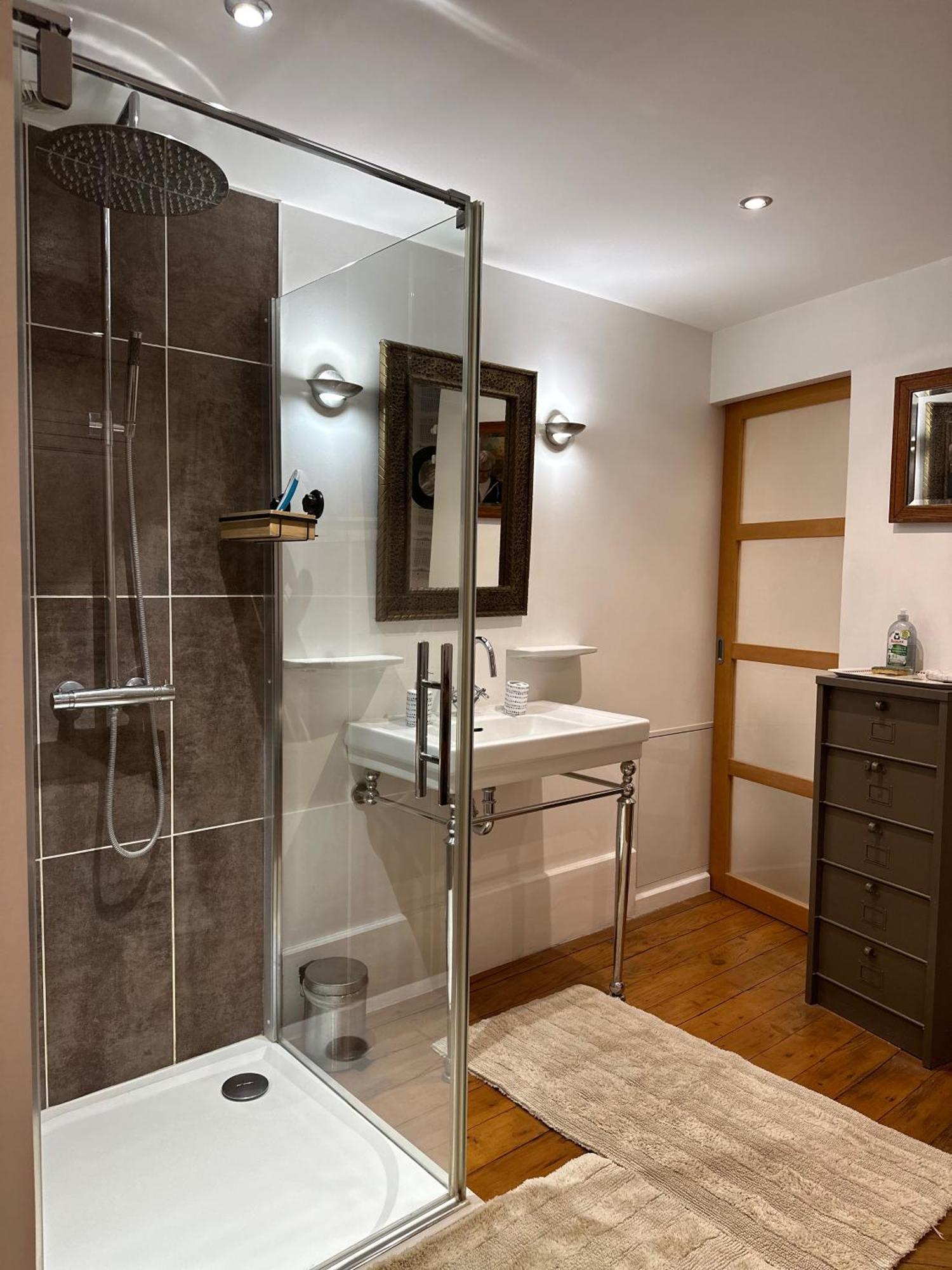 Chambre De Charme Au Coeur Du Vieux Valence - Confort & Calme Bagian luar foto